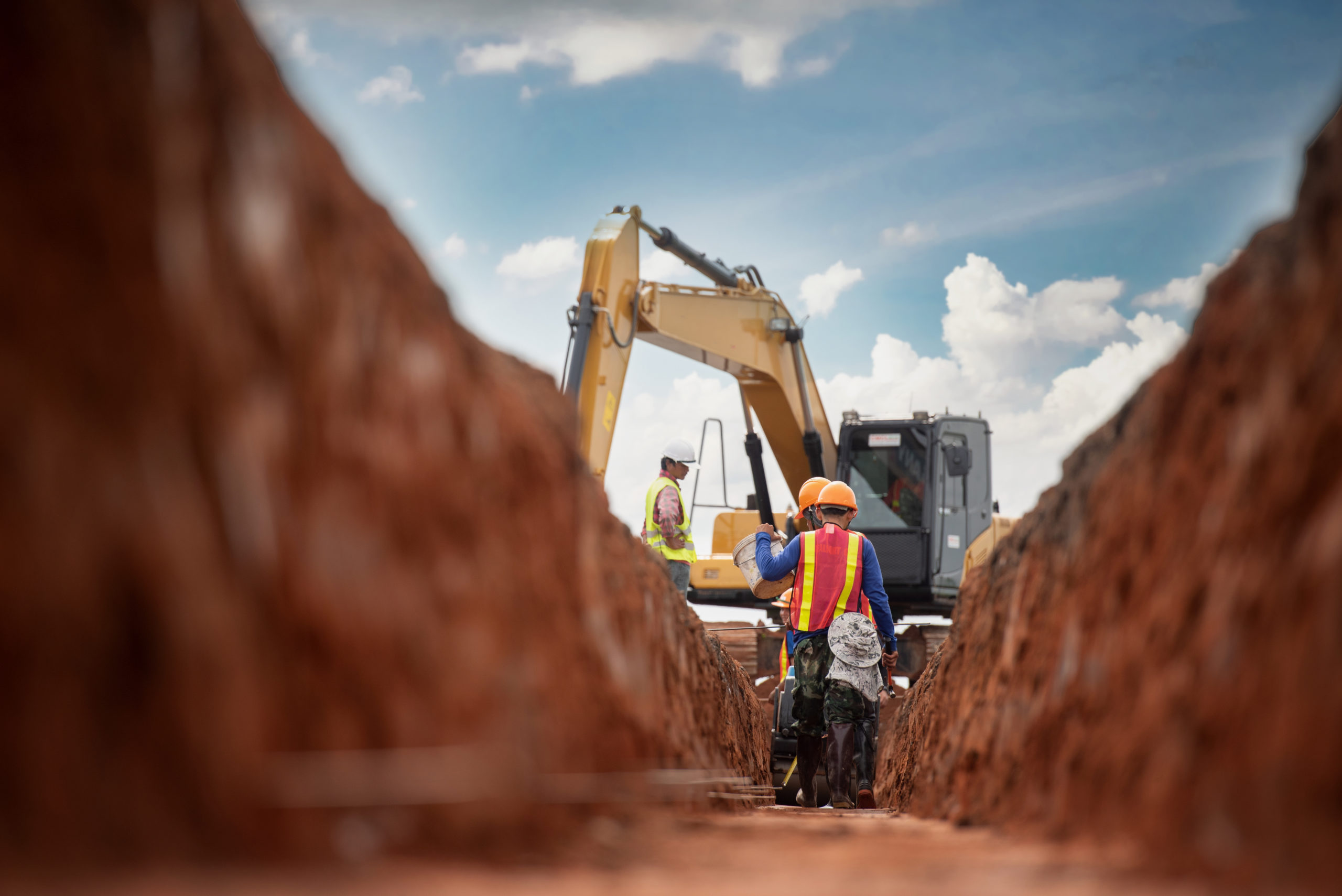 Group,Of,Worker,And,Construction,Engineer,Wear,Safety,Uniform,Excavation
